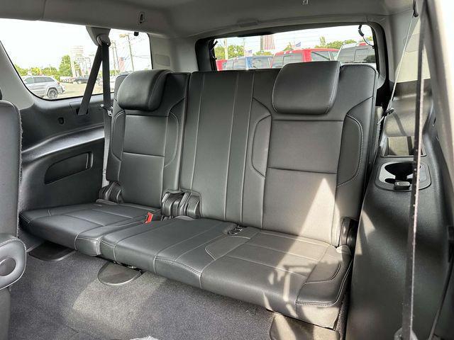 Photo of 2020 Iridescent Pearl Tricoat Chevrolet Suburban