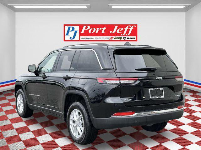 Photo of 2023 Diamond Black Crystal Pearlcoat Jeep Grand Cherokee