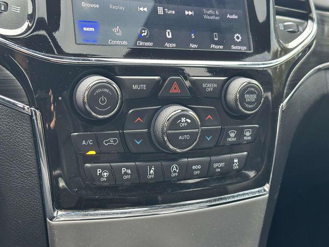 Photo of 2021 Bright White Clearcoat Jeep Grand Cherokee