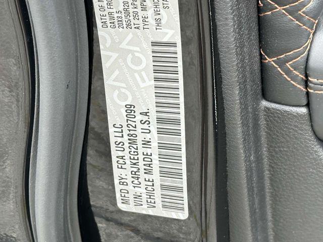 Photo of 2021 Diamond Black Crystal Pearlcoat Jeep Grand Cherokee L