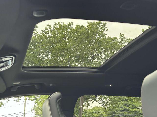 Photo of 2021 Diamond Black Crystal Pearlcoat Jeep Grand Cherokee L