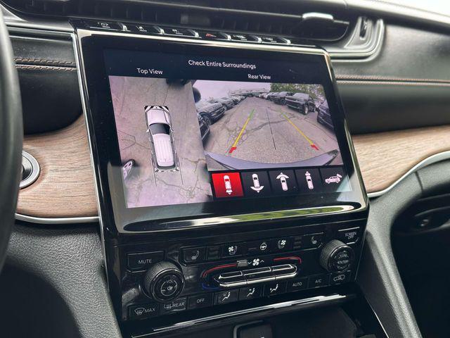 Photo of 2021 Diamond Black Crystal Pearlcoat Jeep Grand Cherokee L