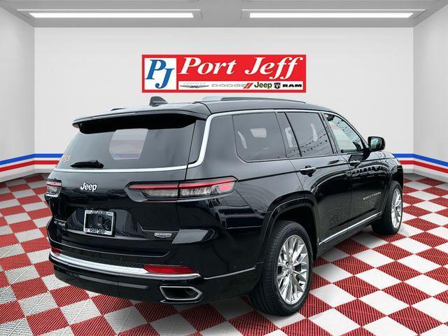 Photo of 2021 Diamond Black Crystal Pearlcoat Jeep Grand Cherokee L
