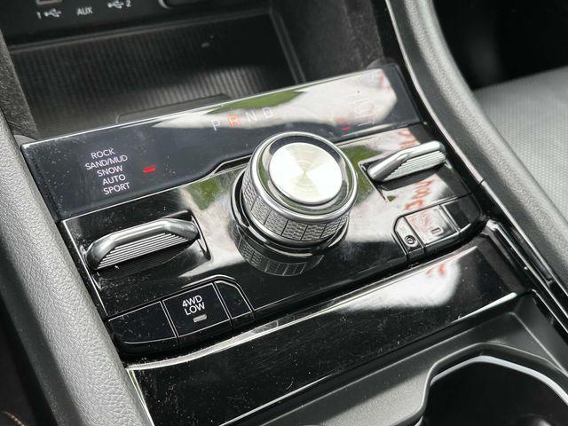 Photo of 2021 Diamond Black Crystal Pearlcoat Jeep Grand Cherokee L