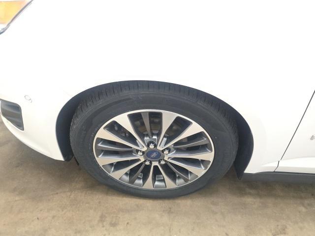 Photo of 2018 White Platinum Metallic Tri-Coat Ford C-Max Hybrid