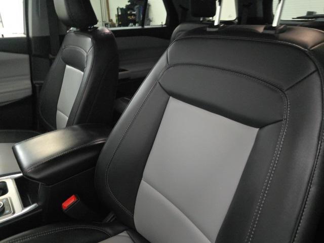 Photo of 2023 Star White Metallic Tri-Coat Ford Explorer