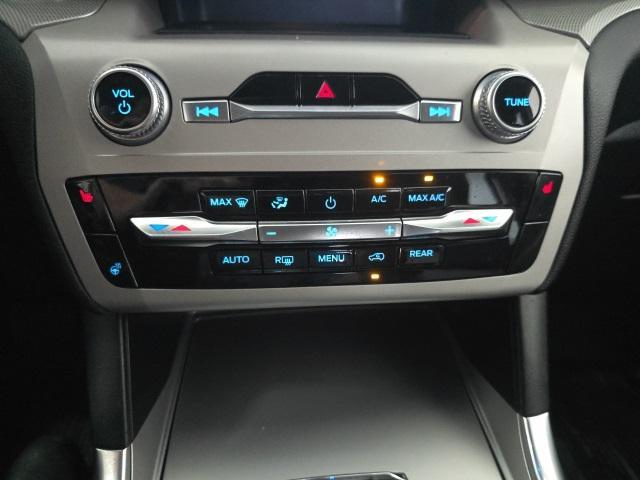 Photo of 2023 Star White Metallic Tri-Coat Ford Explorer