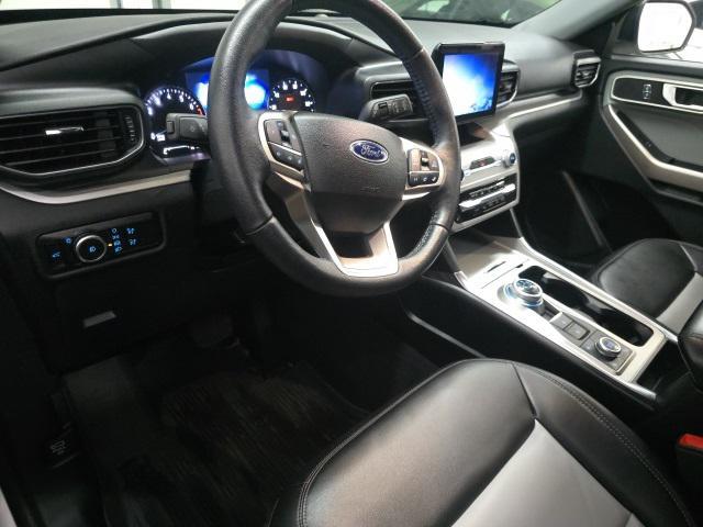 Photo of 2023 Star White Metallic Tri-Coat Ford Explorer