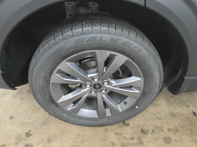 Photo of 2023 Star White Metallic Tri-Coat Ford Explorer