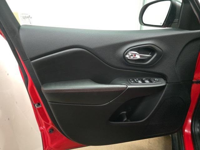 Photo of 2019 Firecracker Red Clearcoat Jeep Cherokee