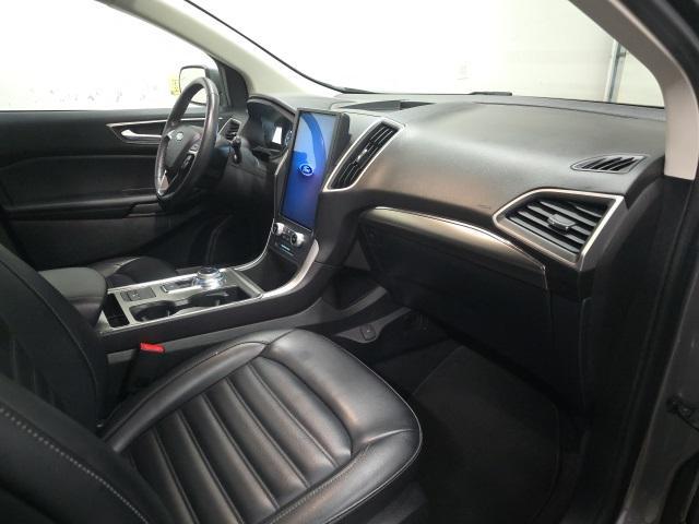 Photo of 2022 Carbonized Gray Metallic Ford Edge