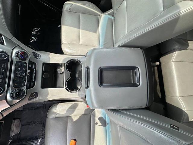 Photo of 2018 Summit White Chevrolet Tahoe