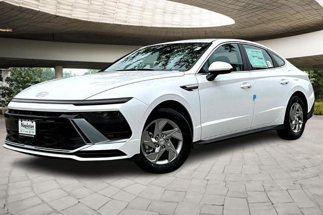 Photo of 2025 White Hyundai SONATA