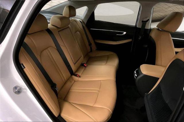 Photo of 2025 White Hyundai SONATA Hybrid