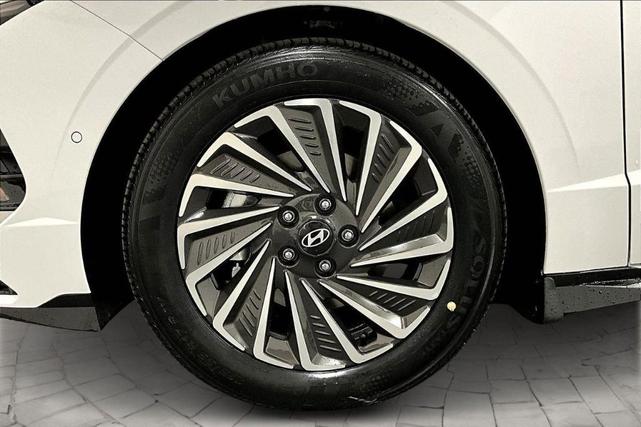 Photo of 2025 White Hyundai SONATA Hybrid