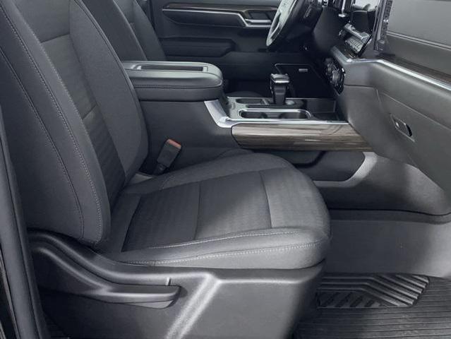 Photo of 2022 Black Chevrolet Silverado 1500