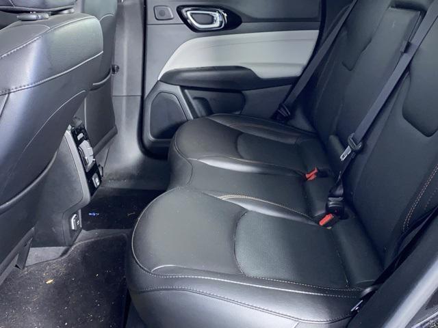 Photo of 2022 Diamond Black Crystal Pearlcoat Jeep Compass