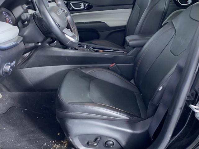 Photo of 2022 Diamond Black Crystal Pearlcoat Jeep Compass