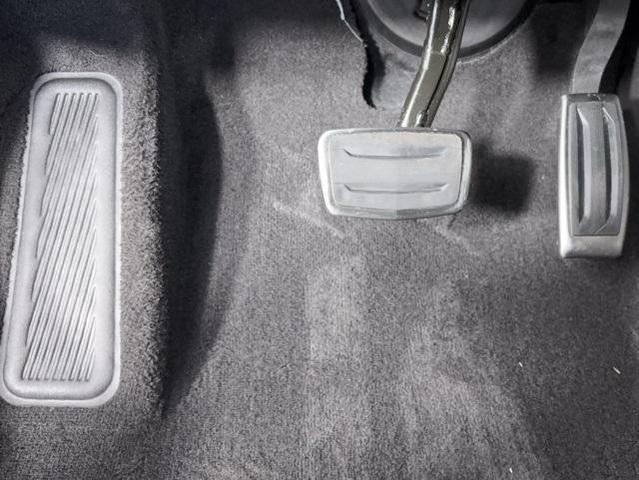 Photo of 2022 Crystal White Tricoat Cadillac XT4