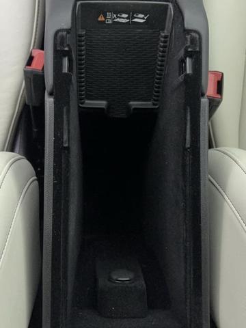 Photo of 2022 Crystal White Tricoat Cadillac XT4