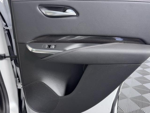 Photo of 2022 Crystal White Tricoat Cadillac XT4