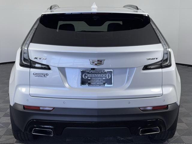 Photo of 2022 Crystal White Tricoat Cadillac XT4
