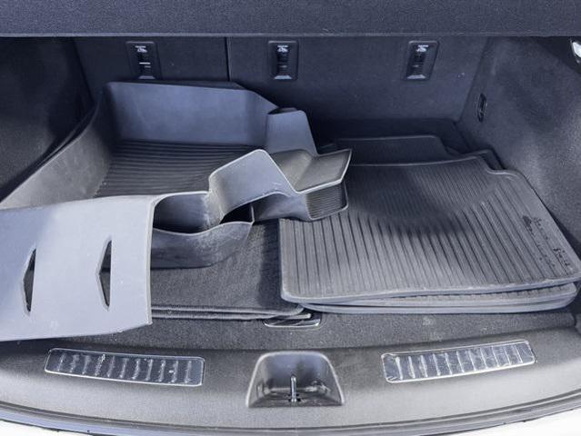 Photo of 2022 Crystal White Tricoat Cadillac XT4