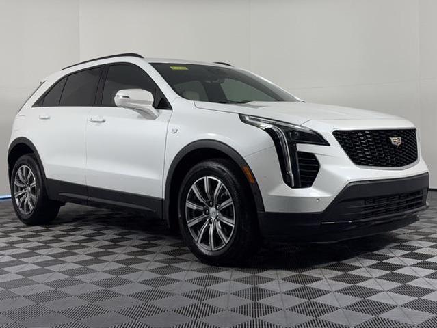 Photo of 2022 Crystal White Tricoat Cadillac XT4