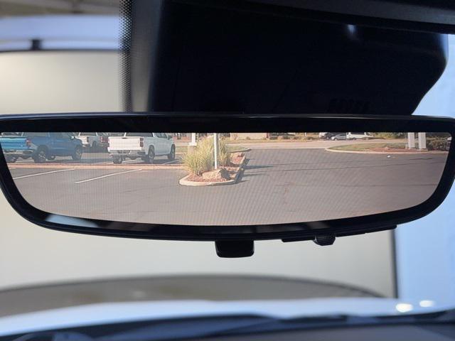 Photo of 2022 Crystal White Tricoat Cadillac XT4