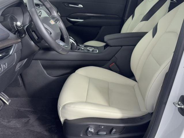 Photo of 2022 Crystal White Tricoat Cadillac XT4