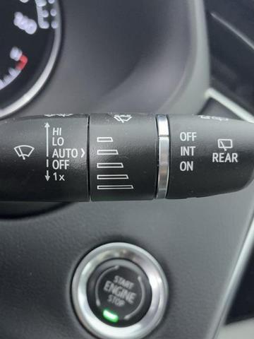 Photo of 2022 Crystal White Tricoat Cadillac XT4