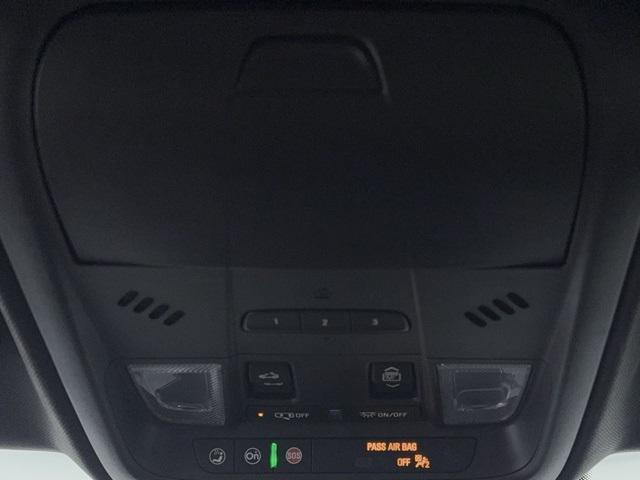 Photo of 2022 Crystal White Tricoat Cadillac XT4