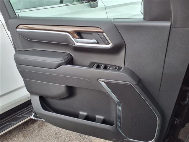 Photo of 2025 Black Chevrolet Silverado 1500