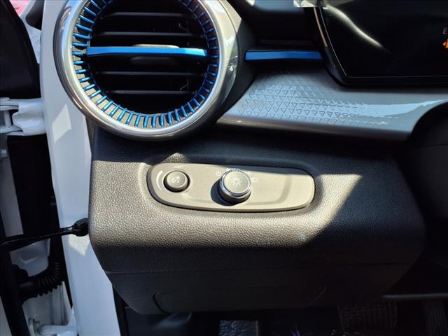 Photo of 2025 Summit White Chevrolet Trax