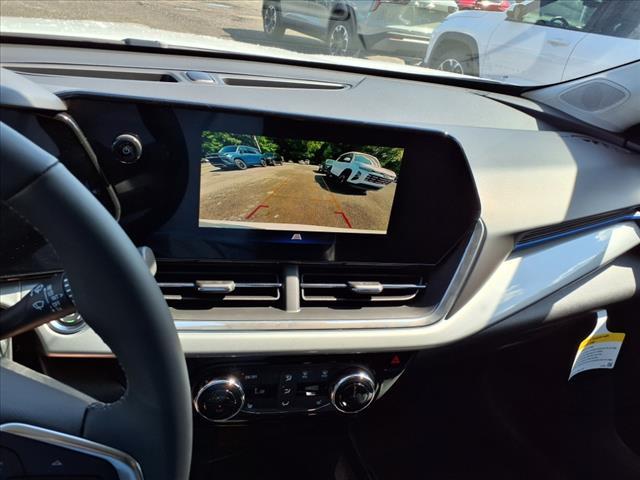 Photo of 2025 Summit White Chevrolet Trax