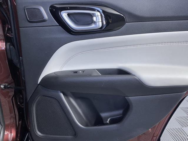 Photo of 2022 Velvet Red Pearlcoat Jeep Compass