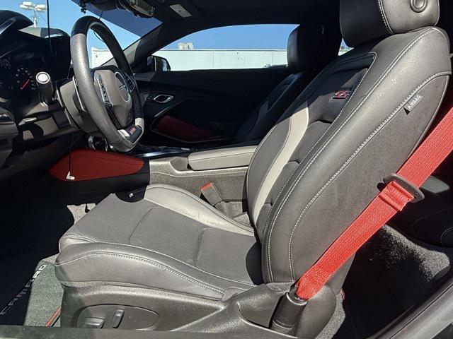 Photo of 2022 Black Chevrolet Camaro