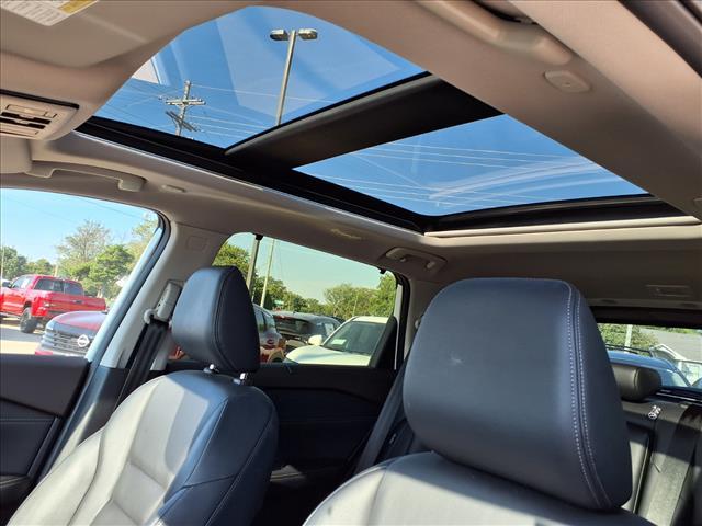 Photo of 2023 Pearl White Tricoat Nissan Rogue