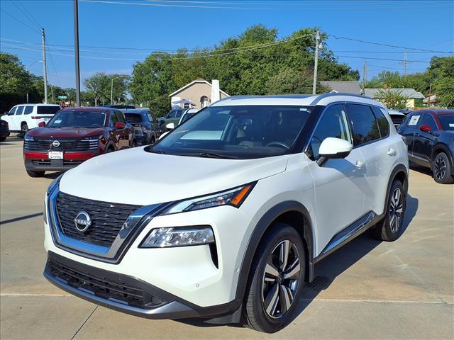 Photo of 2023 Pearl White Tricoat Nissan Rogue