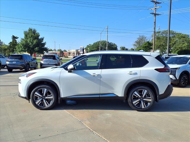 Photo of 2023 Pearl White Tricoat Nissan Rogue