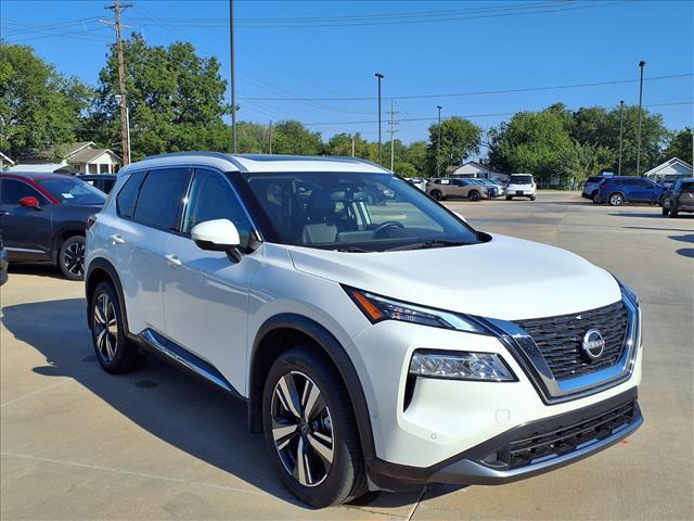 Photo of 2023 Pearl White Tricoat Nissan Rogue