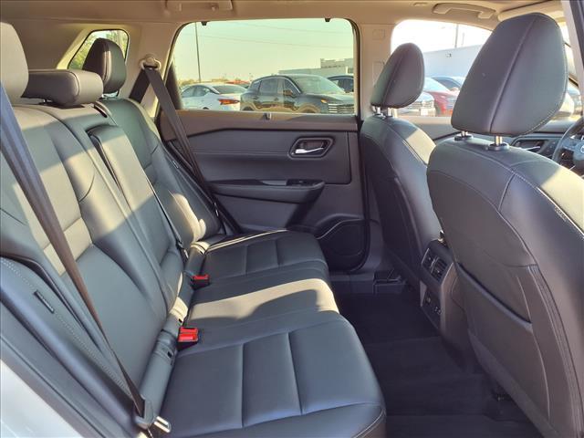 Photo of 2023 Pearl White Tricoat Nissan Rogue