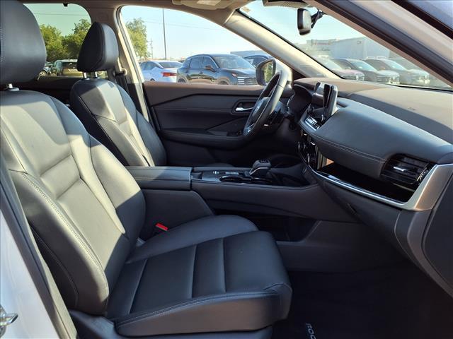 Photo of 2023 Pearl White Tricoat Nissan Rogue