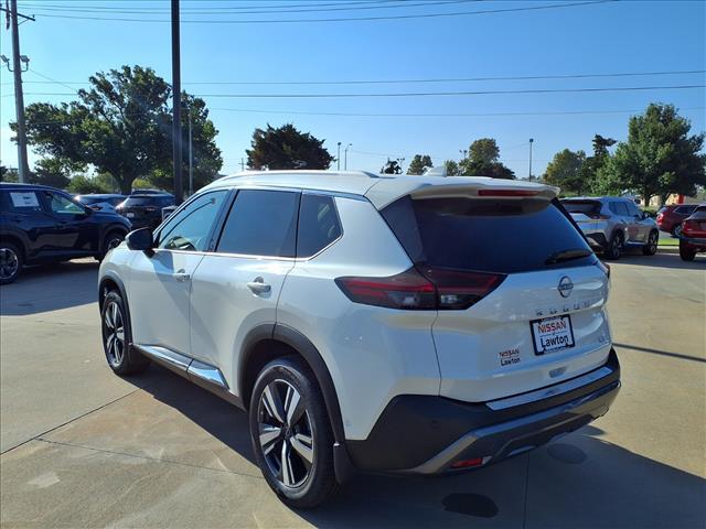 Photo of 2023 Pearl White Tricoat Nissan Rogue