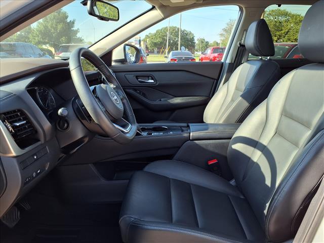 Photo of 2023 Pearl White Tricoat Nissan Rogue