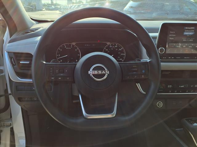 Photo of 2023 Pearl White Tricoat Nissan Rogue