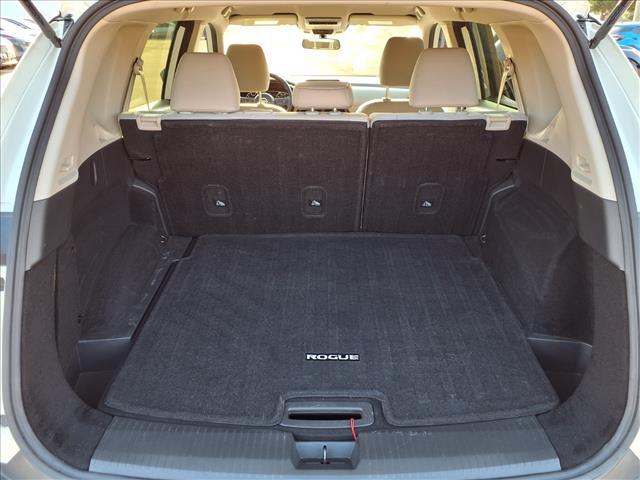 Photo of 2023 Pearl White Tricoat Nissan Rogue