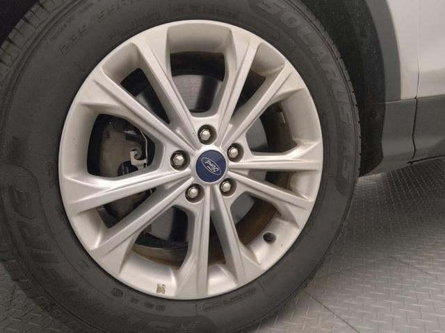 Photo of 2018 White Gold Metallic Ford Escape