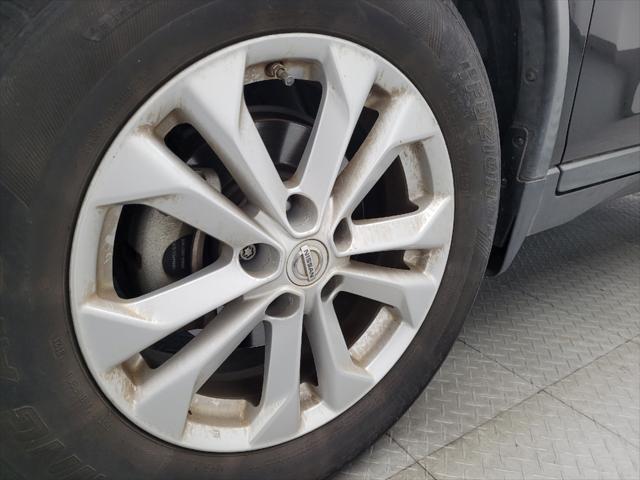 Photo of 2016 Magnetic Black Nissan Rogue