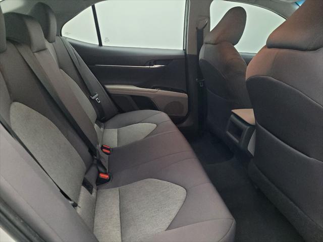 Photo of 2018 Super White Toyota Camry